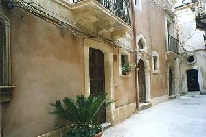 Xtrallusion offers characteristic Bed and Breakfast, B&B, Guest House, Hotel, Albergo and Country Lodge accommodation in Italy. Plus independent self-guided Walking, Adventure, Activity, Skiing and Paragliding Holiday itineraries on the Italian Rivieras, in the Italian Lakes, in the Italian Alps and in some of the most beautiful corners of Italy.